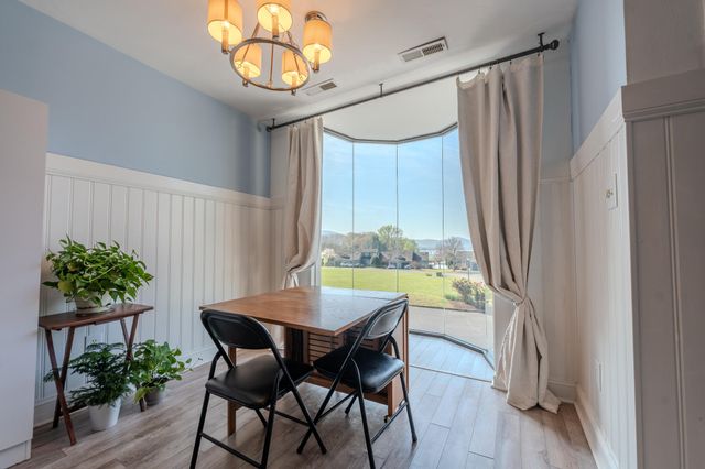25 Clubhouse Towers Cir Unit 707, Moneta, VA 24121