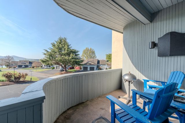 25 Clubhouse Towers Cir Unit 707, Moneta, VA 24121
