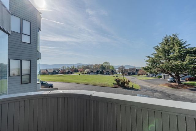 25 Clubhouse Towers Cir Unit 707, Moneta, VA 24121