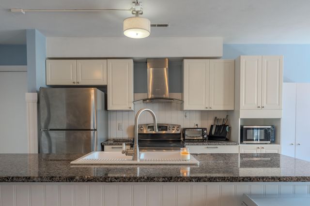 25 Clubhouse Towers Cir Unit 707, Moneta, VA 24121