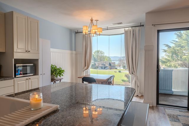25 Clubhouse Towers Cir Unit 707, Moneta, VA 24121