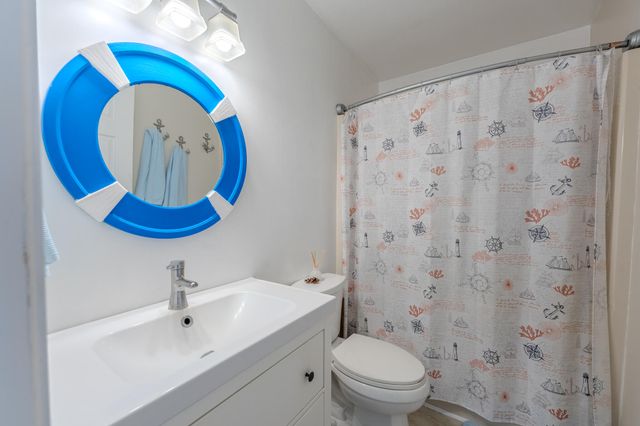 25 Clubhouse Towers Cir Unit 707, Moneta, VA 24121