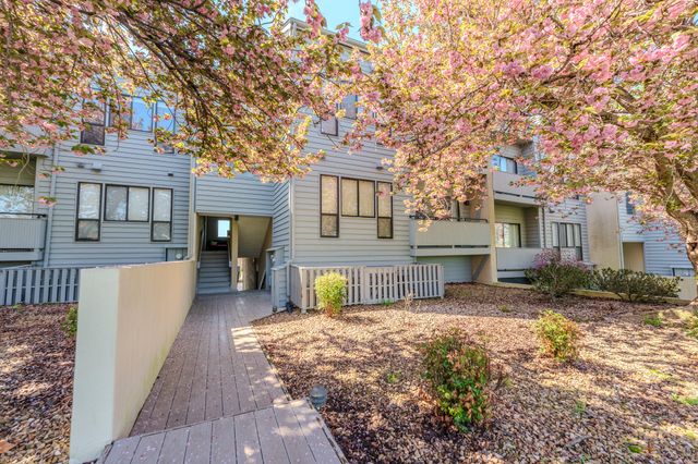 25 Clubhouse Towers Cir Unit 707, Moneta, VA 24121