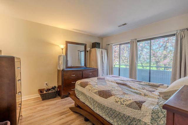 25 Clubhouse Towers Cir Unit 707, Moneta, VA 24121