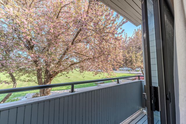 25 Clubhouse Towers Cir Unit 707, Moneta, VA 24121