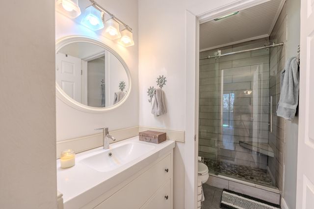 25 Clubhouse Towers Cir Unit 707, Moneta, VA 24121