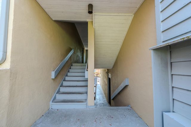 25 Clubhouse Towers Cir Unit 707, Moneta, VA 24121