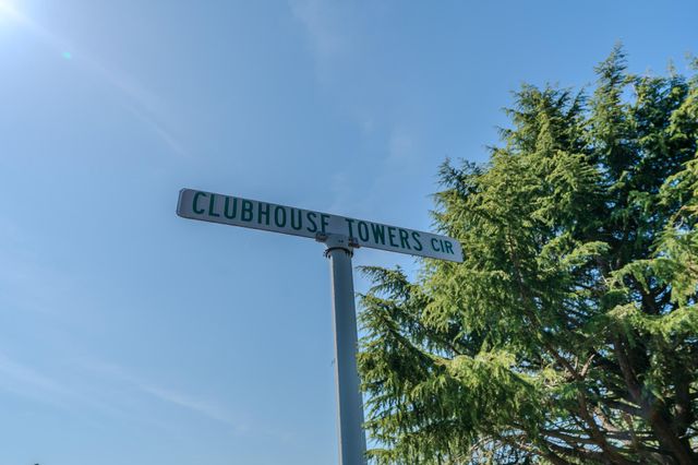 25 Clubhouse Towers Cir Unit 707, Moneta, VA 24121