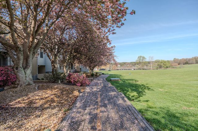 25 Clubhouse Towers Cir Unit 707, Moneta, VA 24121