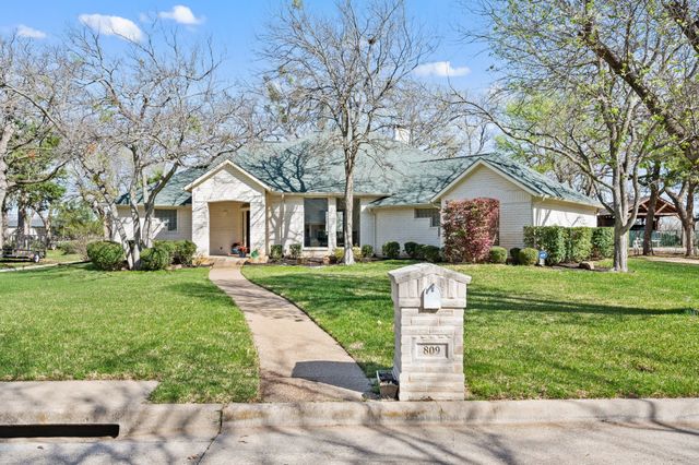 809 Majestic Oaks Court, Mansfield, TX 76063