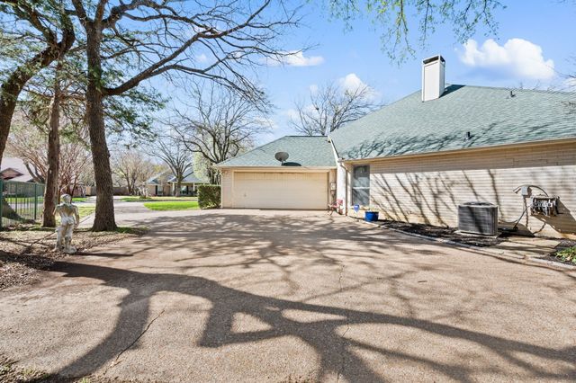 809 Majestic Oaks Court, Mansfield, TX 76063