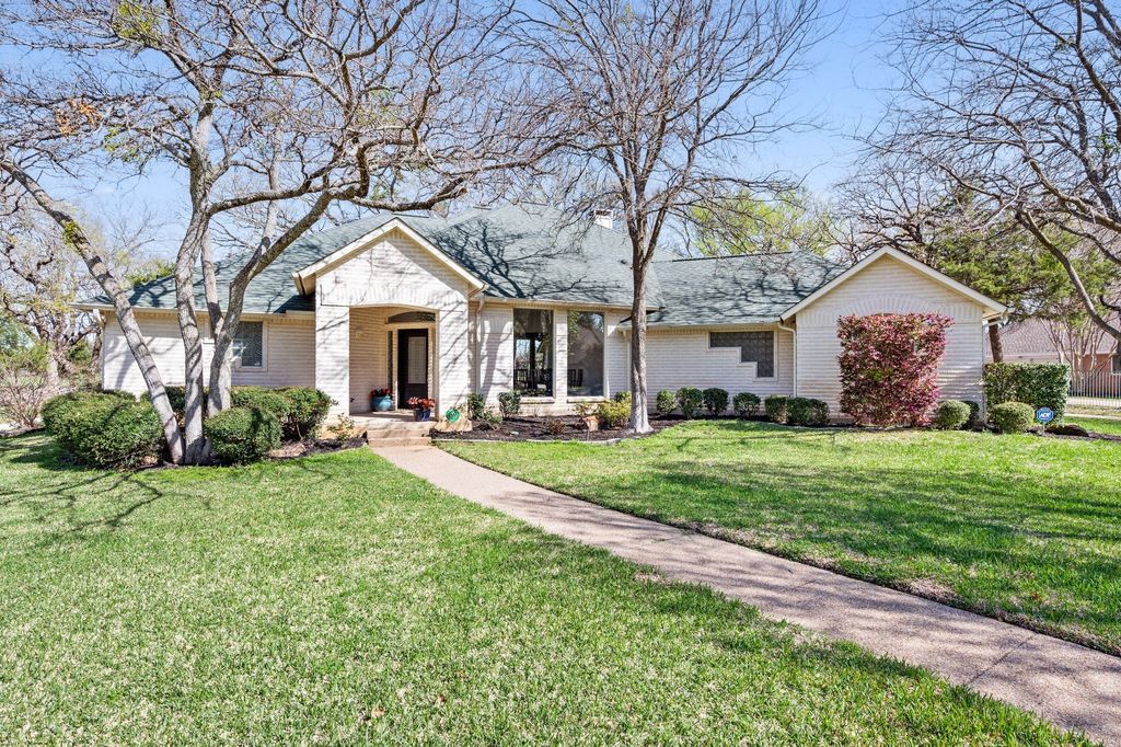 809 Majestic Oaks Court, Mansfield, TX 76063