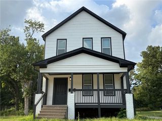 3722 E 10th Street B, Kansas City, MO 64127