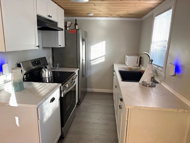 26 Azalea Lane, Pelham, NH 03076