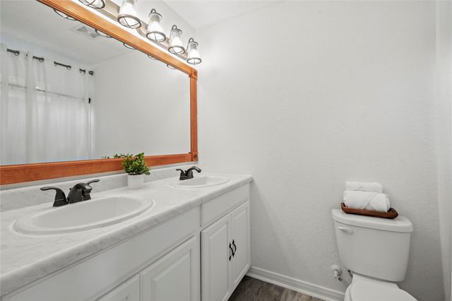 1110 Twin Deer LN, Canyon Lake, TX 78133