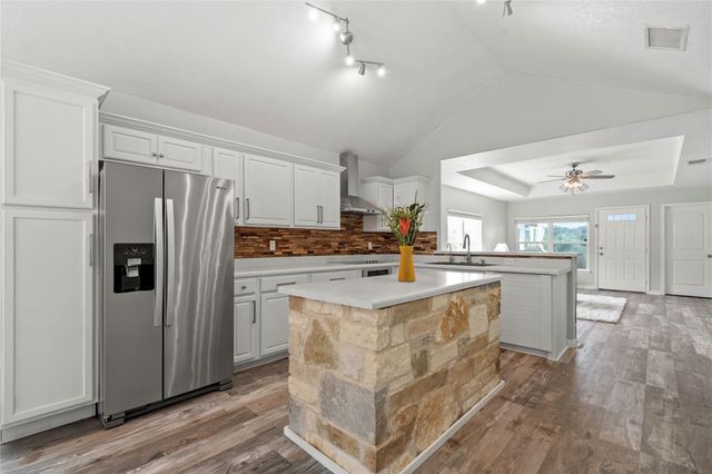 1110 Twin Deer LN, Canyon Lake, TX 78133