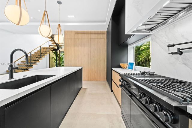 8625 NE 10th Ave, Miami, FL 33138