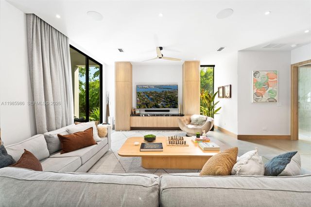 8625 NE 10th Ave, Miami, FL 33138