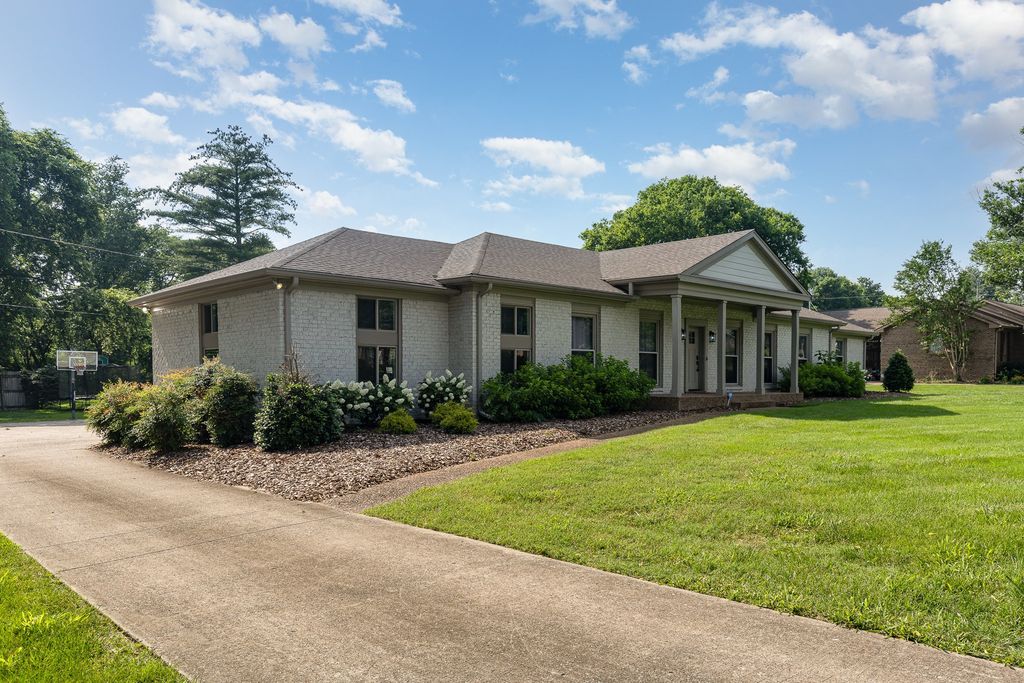 405 Oakvale Dr, Brentwood, TN 37027