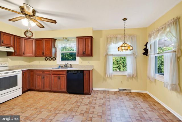 103 WYNNEWOOD DR, Coatesville, PA 19320