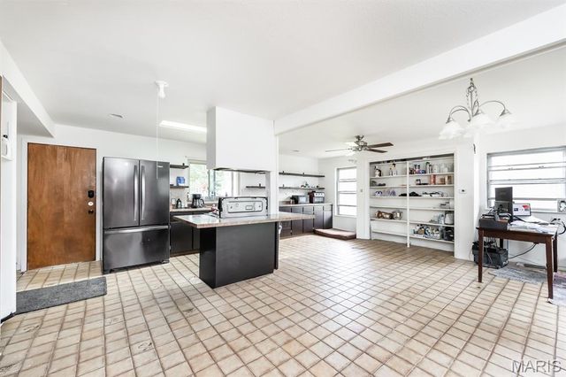 1018 W Green Street, Mascoutah, IL 62258