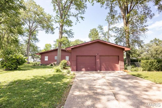 1018 W Green Street, Mascoutah, IL 62258