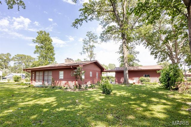 1018 W Green Street, Mascoutah, IL 62258