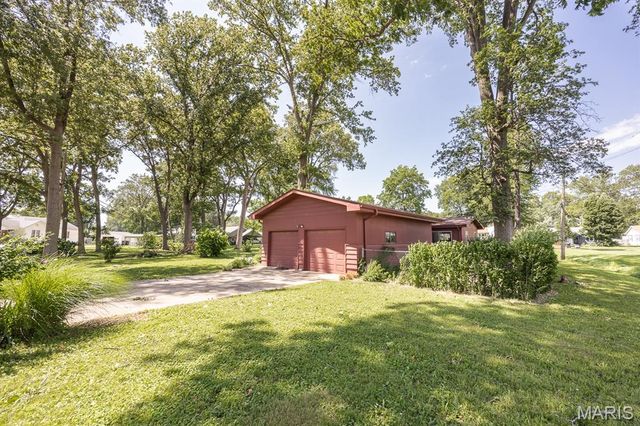 1018 W Green Street, Mascoutah, IL 62258
