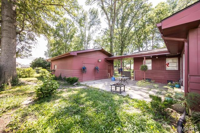 1018 W Green Street, Mascoutah, IL 62258