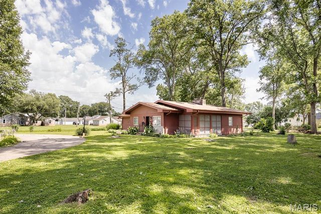 1018 W Green Street, Mascoutah, IL 62258