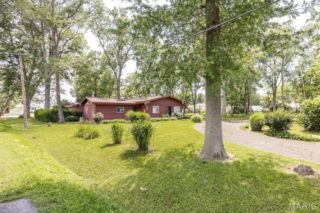 1018 W Green Street, Mascoutah, IL 62258