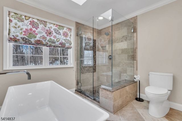 5 Hunter Rd, North Haledon Boro, NJ 07508