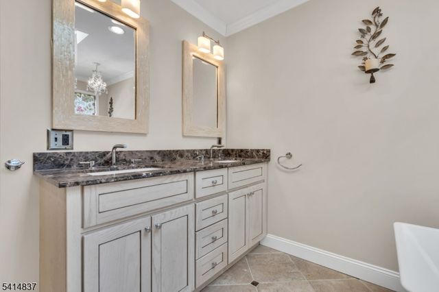 5 Hunter Rd, North Haledon Boro, NJ 07508