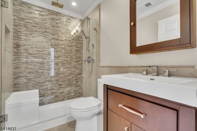 5 Hunter Rd, North Haledon Boro, NJ 07508