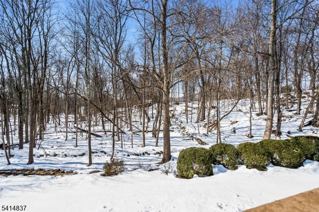 5 Hunter Rd, North Haledon Boro, NJ 07508