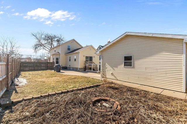 207 W FOREST AVENUE, Neenah, WI 54956