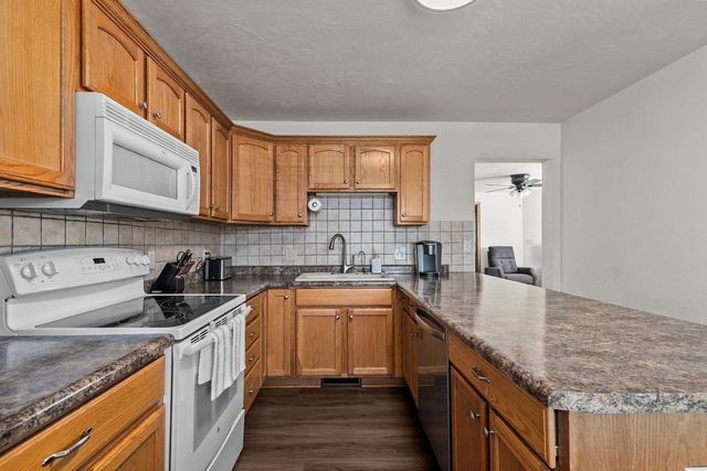 207 W FOREST AVENUE, Neenah, WI 54956