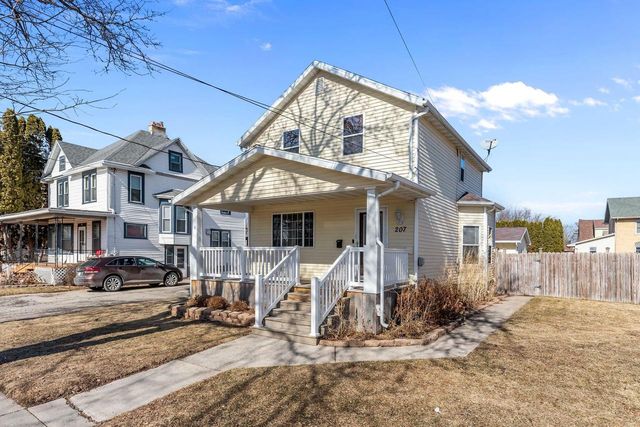 207 W FOREST AVENUE, Neenah, WI 54956