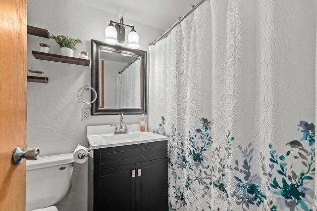 207 W FOREST AVENUE, Neenah, WI 54956