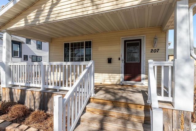 207 W FOREST AVENUE, Neenah, WI 54956