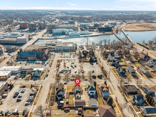 207 W FOREST AVENUE, Neenah, WI 54956