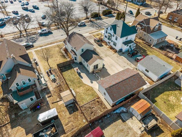 207 W FOREST AVENUE, Neenah, WI 54956