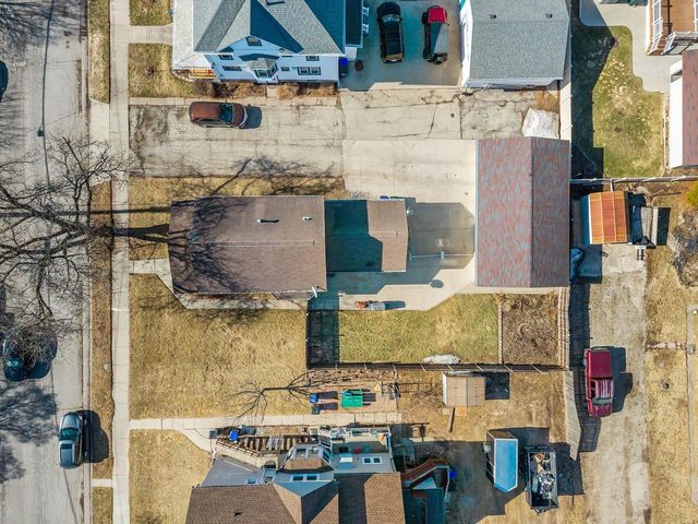 207 W FOREST AVENUE, Neenah, WI 54956