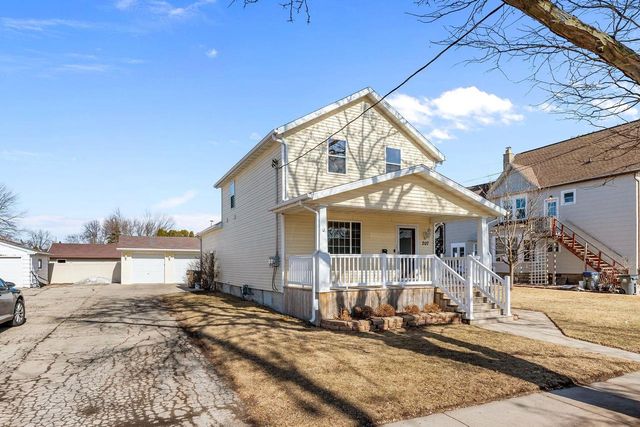 207 W FOREST AVENUE, Neenah, WI 54956