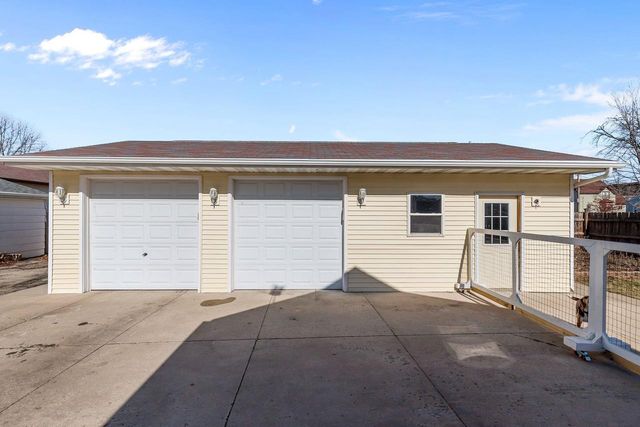 207 W FOREST AVENUE, Neenah, WI 54956