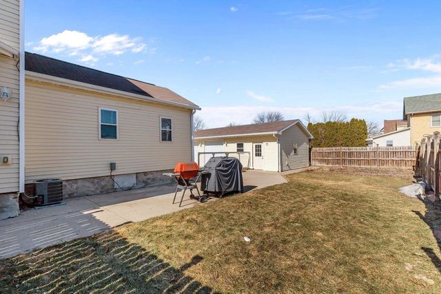 207 W FOREST AVENUE, Neenah, WI 54956