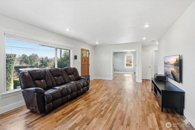 3803 42nd Avenue S, Seattle, WA 98118