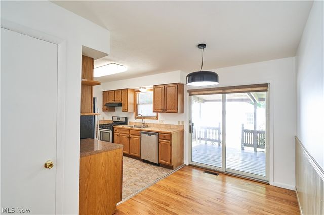 1056 Endicott Drive, Akron, OH 44313