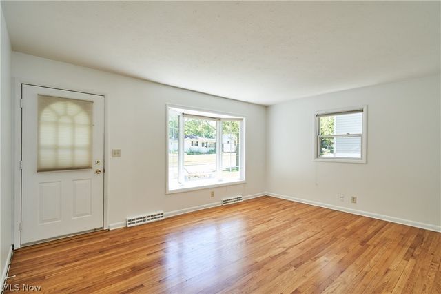 1056 Endicott Drive, Akron, OH 44313