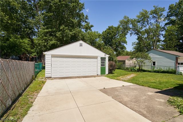 1056 Endicott Drive, Akron, OH 44313